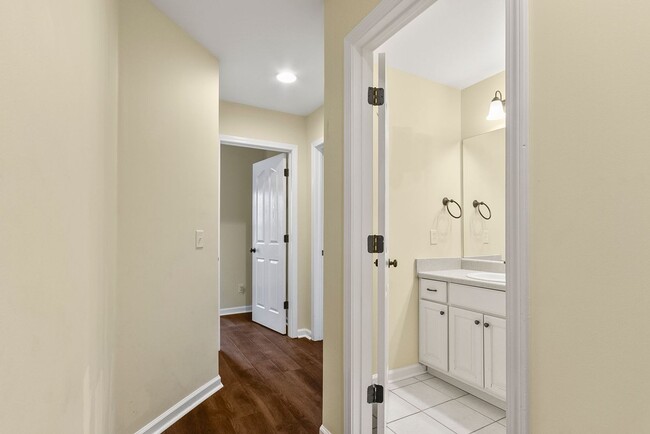 Building Photo - Nice 3 Bed 2 Bath Available in August! Book Your Tour Today!