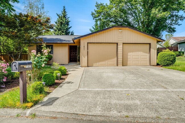 Primary Photo - Beautiful 3 Bed, 2 Bath Rental Home in Sun...