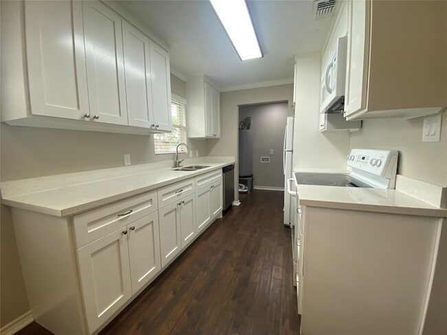 Building Photo - 518 Big Deer Dr