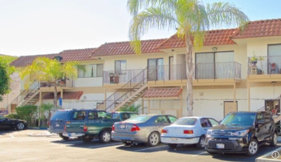 Building Photo - 560 Greenbrier Dr