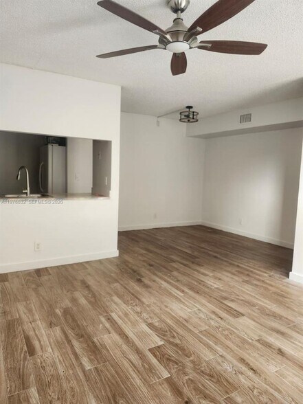 Building Photo - 10037 Winding Lake Rd