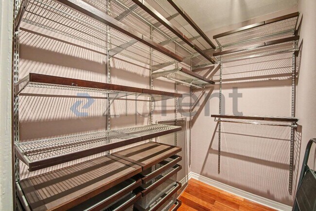 Building Photo - Unit 120