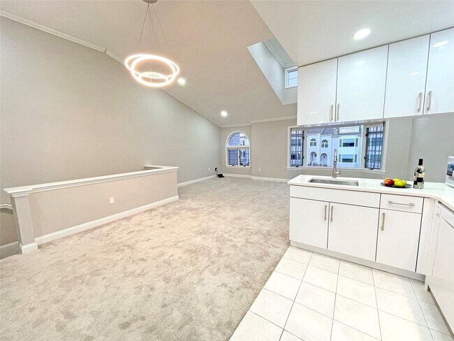 Building Photo - 241 Oak Park Dr