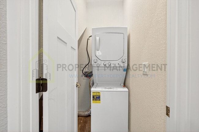 Building Photo - Brand New Built 2 Bedroom duplex in Curtis...