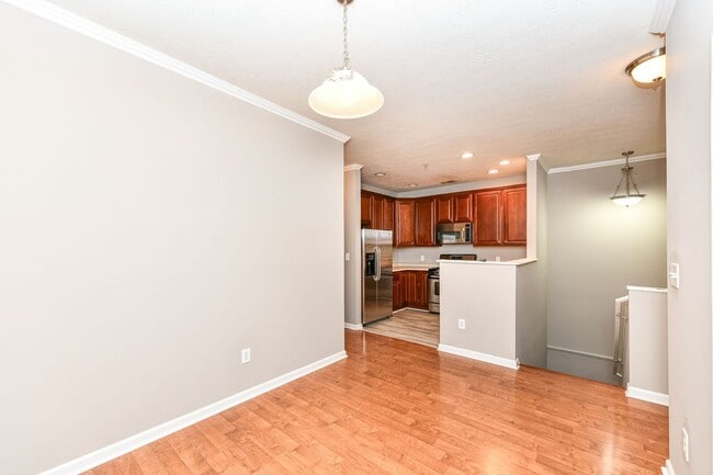 Building Photo - 2 Bed 2 Bath Townhome in Broad Ripple! Nature Trails!