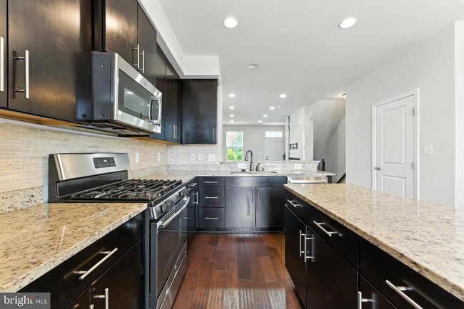 Building Photo - 1111 Trenton Pl SE