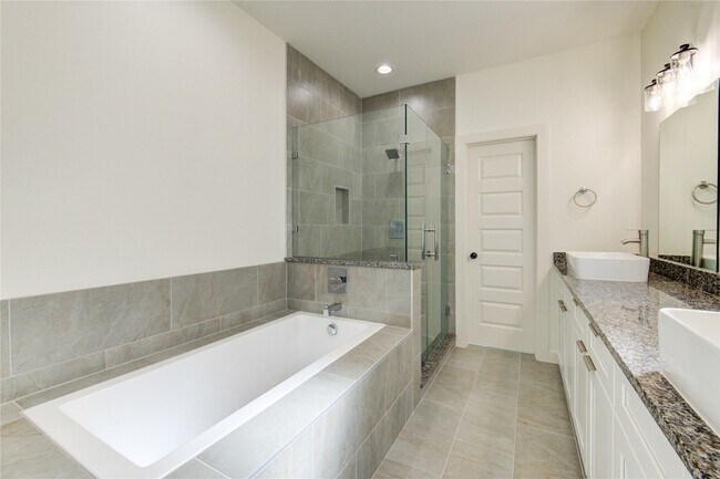 Building Photo - 2928 El Fenice Ln