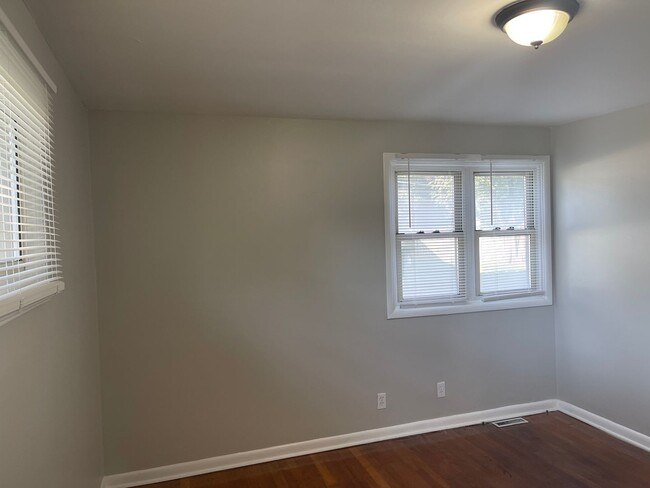 Building Photo - 3 Bed/1 Bath Home in South KC!