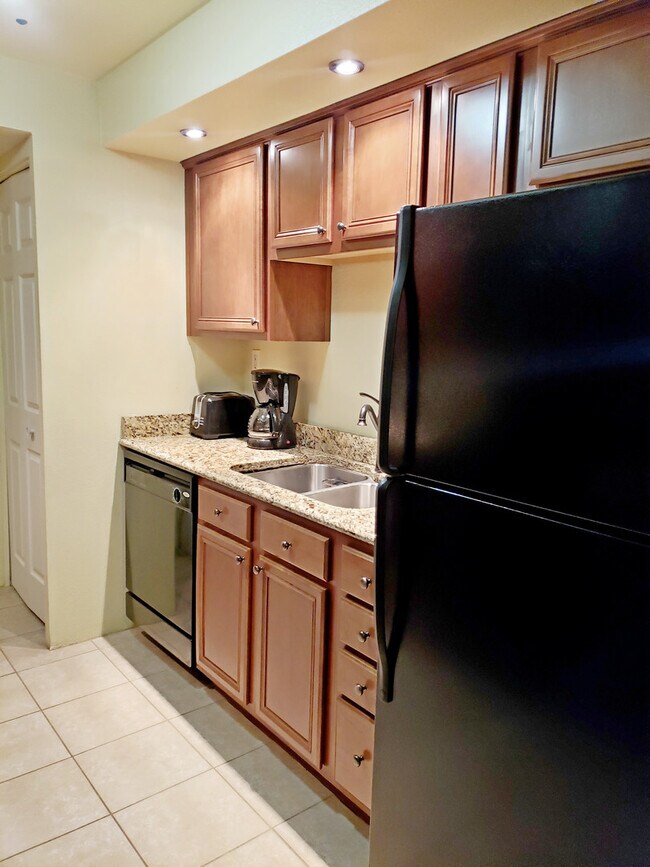 Building Photo - Furnished Scottsdale One Bedroom Condo For...