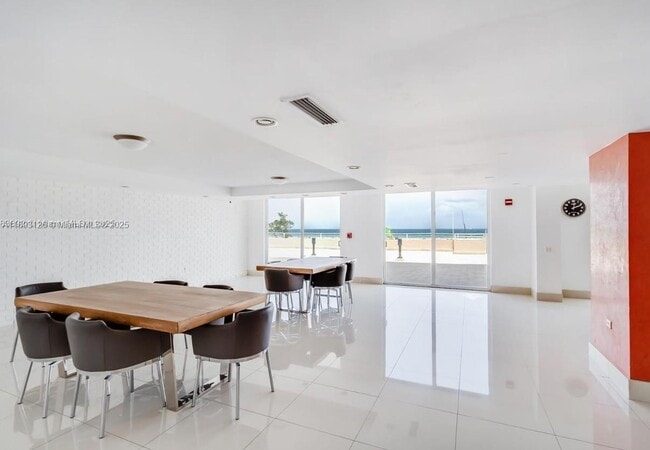 Building Photo - 345 Ocean Dr