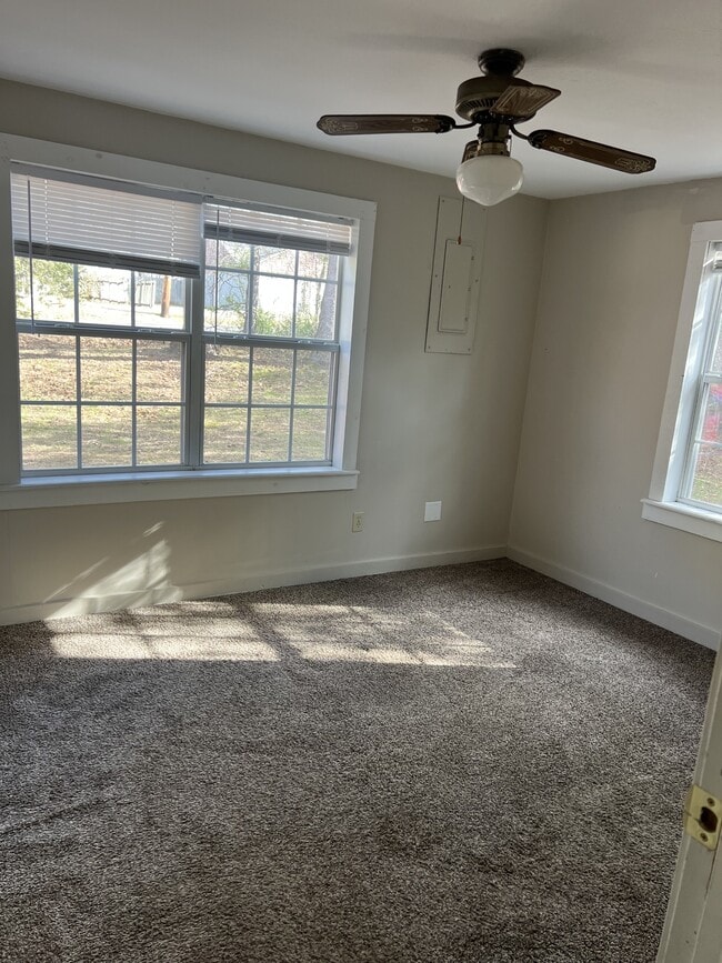 Building Photo - 805 Ray Rd