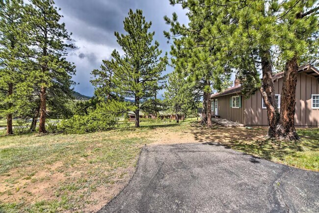 Building Photo - 2334 Carriage Dr