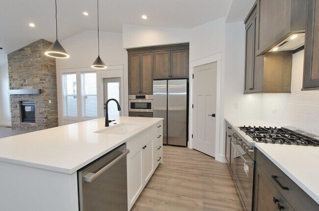 Building Photo - Immaculate Single-Level Patio Home