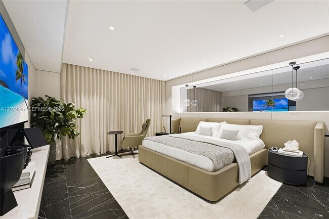 Building Photo - 5875 Collins Ave