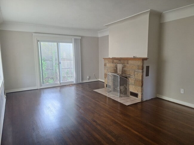 Building Photo - Come see your next home!!  3 bed, 2 bath i...