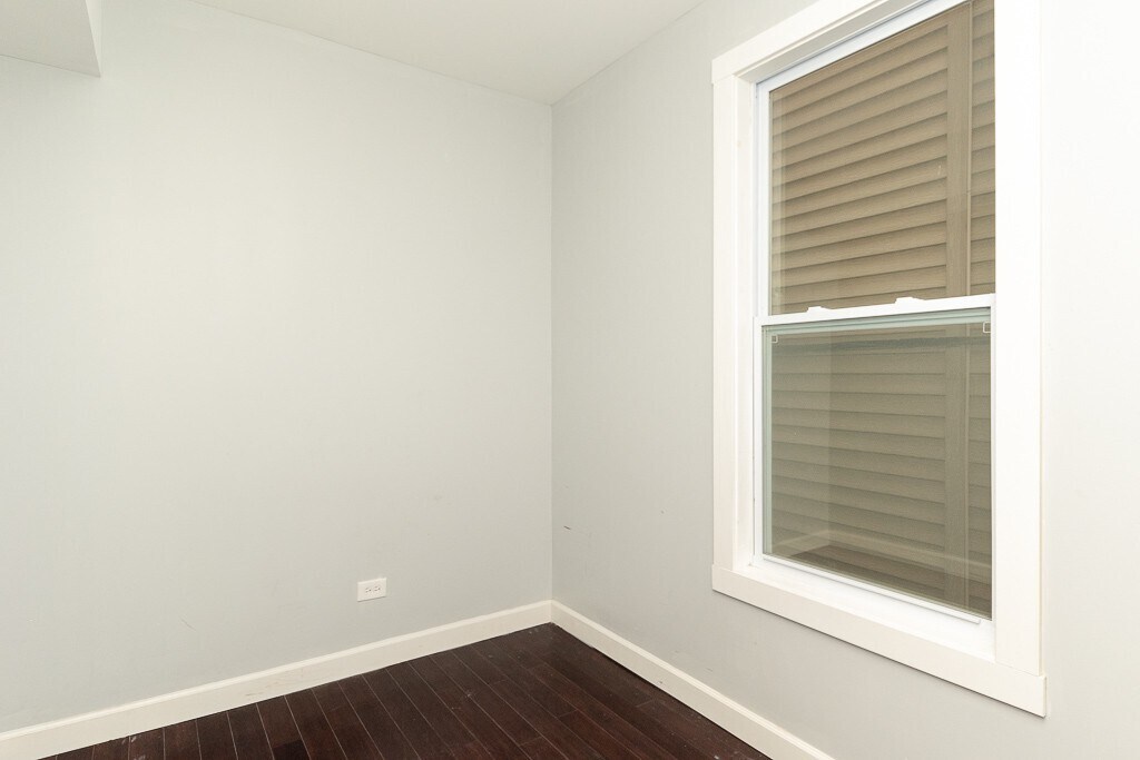 Building Photo - 2968 N Ridgeway Ave