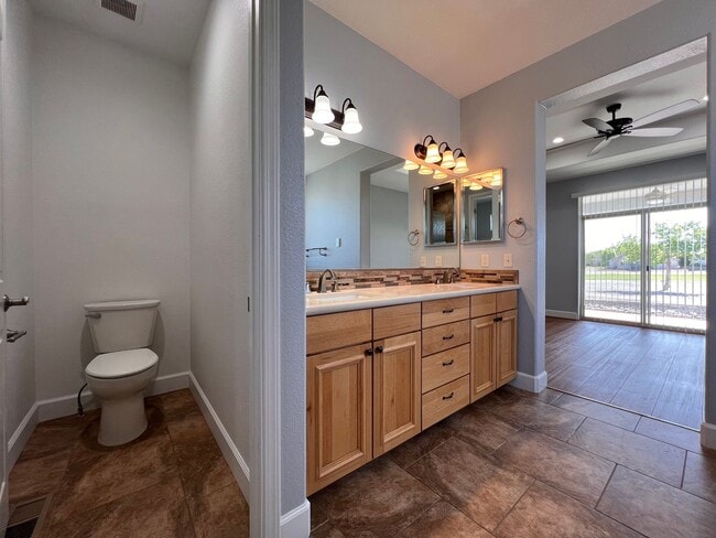 Building Photo - FANTASTIC 2 STORY HOME, 3 bedroom, 2.5 bat...