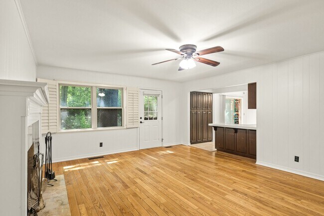 Building Photo - 2825 Inwood Ln