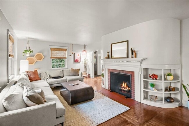 Building Photo - 80 Lakeshore Dr