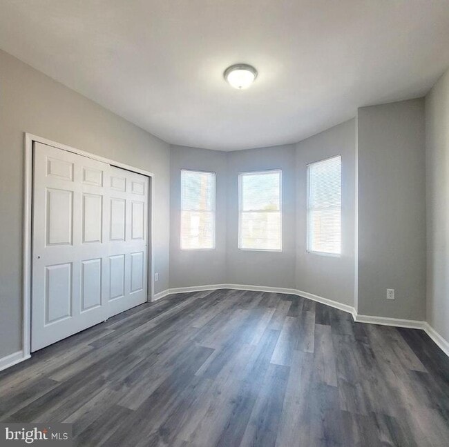 Building Photo - 1622 Blavis St