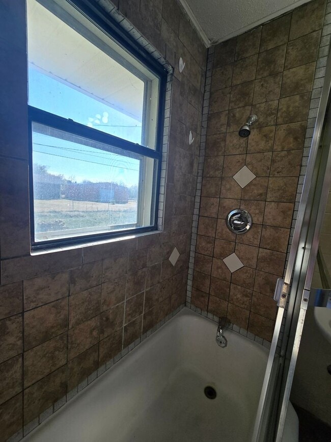 Building Photo - 2 bed, 1 bath in Shawnee, OK!