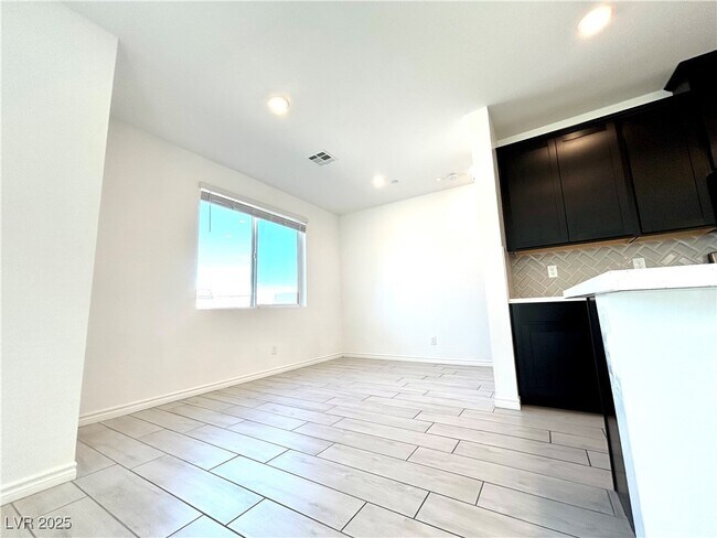 Building Photo - 839 Nova Heights St