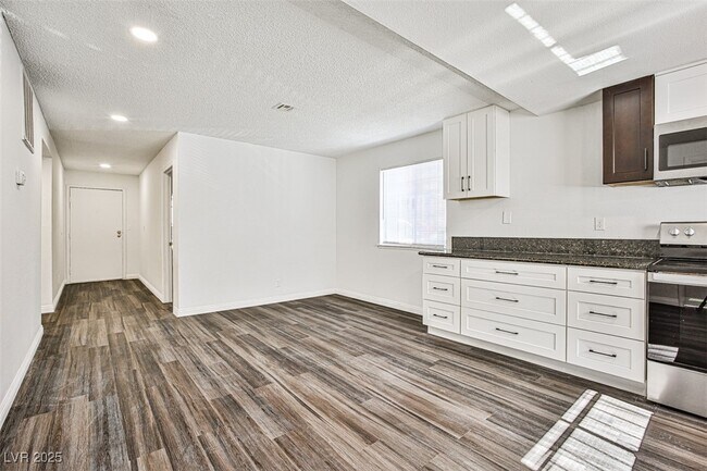 Building Photo - 4718 Elk Springs Ave