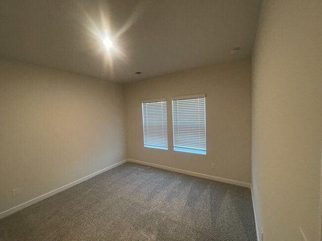 Building Photo - Room in Townhome on Memorial Pkwy