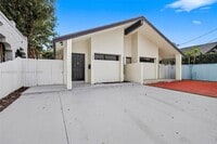 Building Photo - 1632 SW 19th Ter