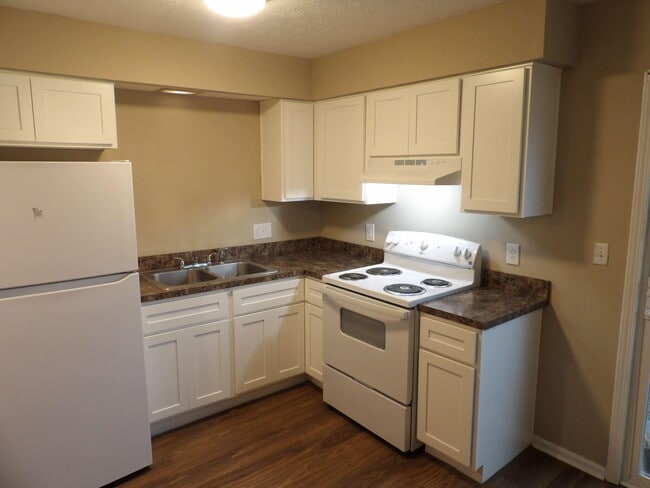 Building Photo - 207 Landings Dr