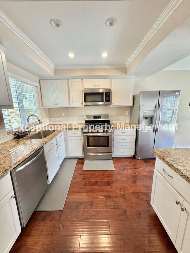 Building Photo - 8419 Cedarwood Ln