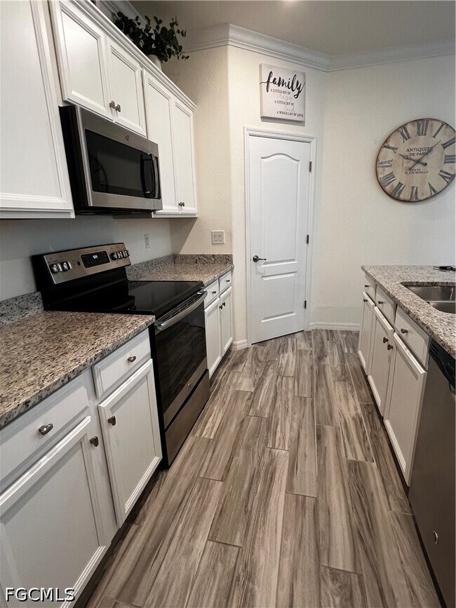 Building Photo - 15556 Pascolo Ln