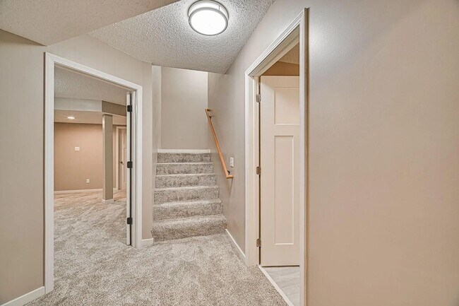 Building Photo - Spacious 4-Bed 4-Bath Home in Buffalo - Available 7/1!