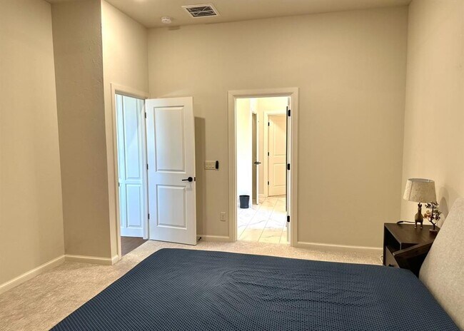 Building Photo - 812 Fox Hollow Dr