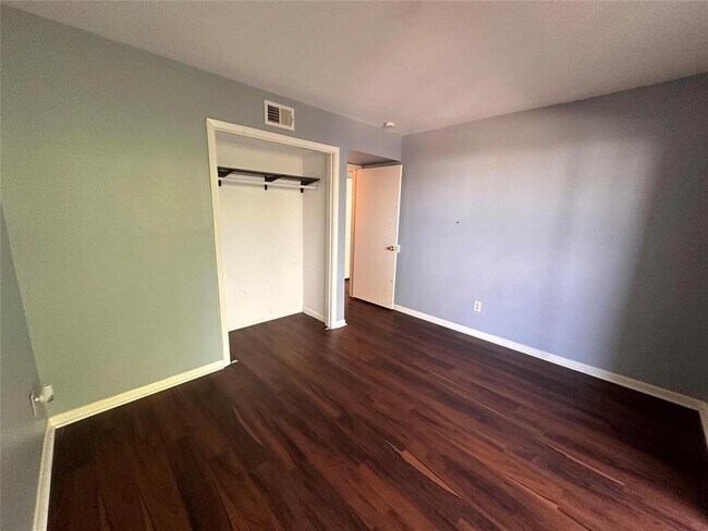 Building Photo - 8433 Hearth Dr