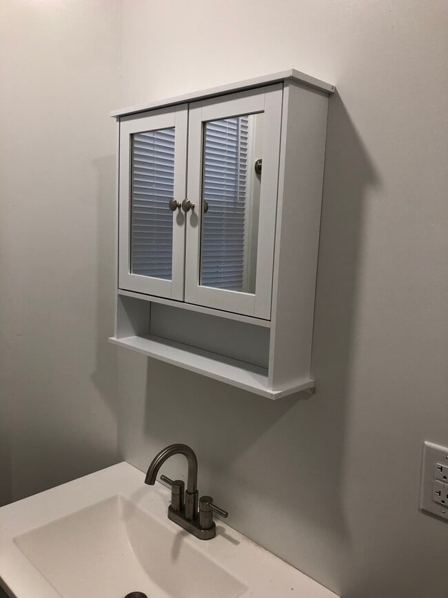 Building Photo - 617 Pender St