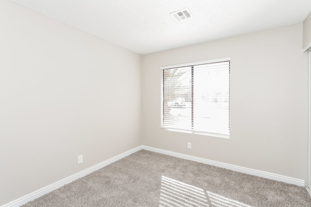 Building Photo - 390 Newbury Ct