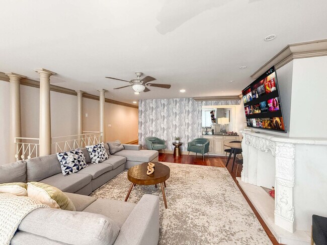 Building Photo - 602 S Front St