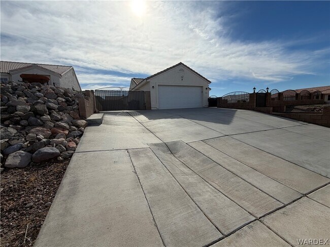 Building Photo - 2416 N Ridge Ave