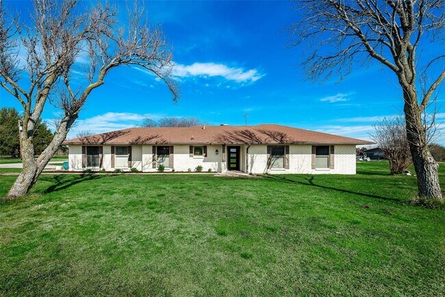 Building Photo - 16 Estates Rd