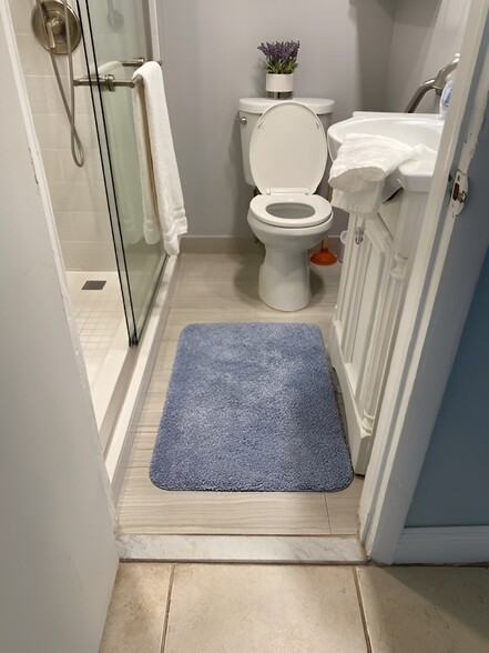 Bathroom / shower - 117 NW 47th Ter