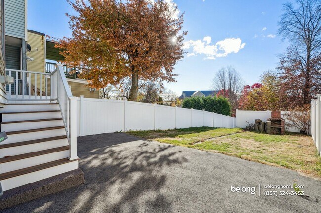 Building Photo - 77 Byron St