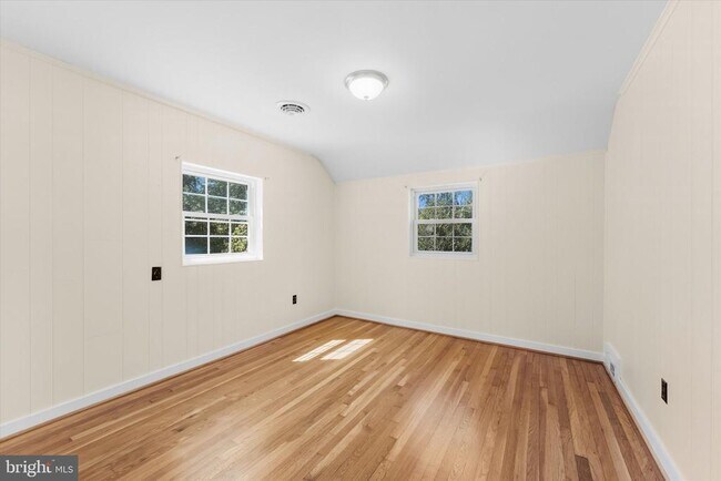 Building Photo - 9 N Greenbrier St