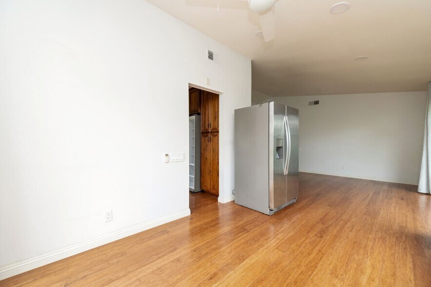 Building Photo - 3701 Provincetown