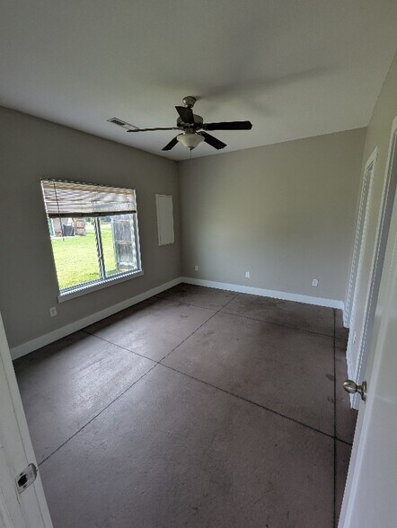 Building Photo - 5502 N Edwards Cir