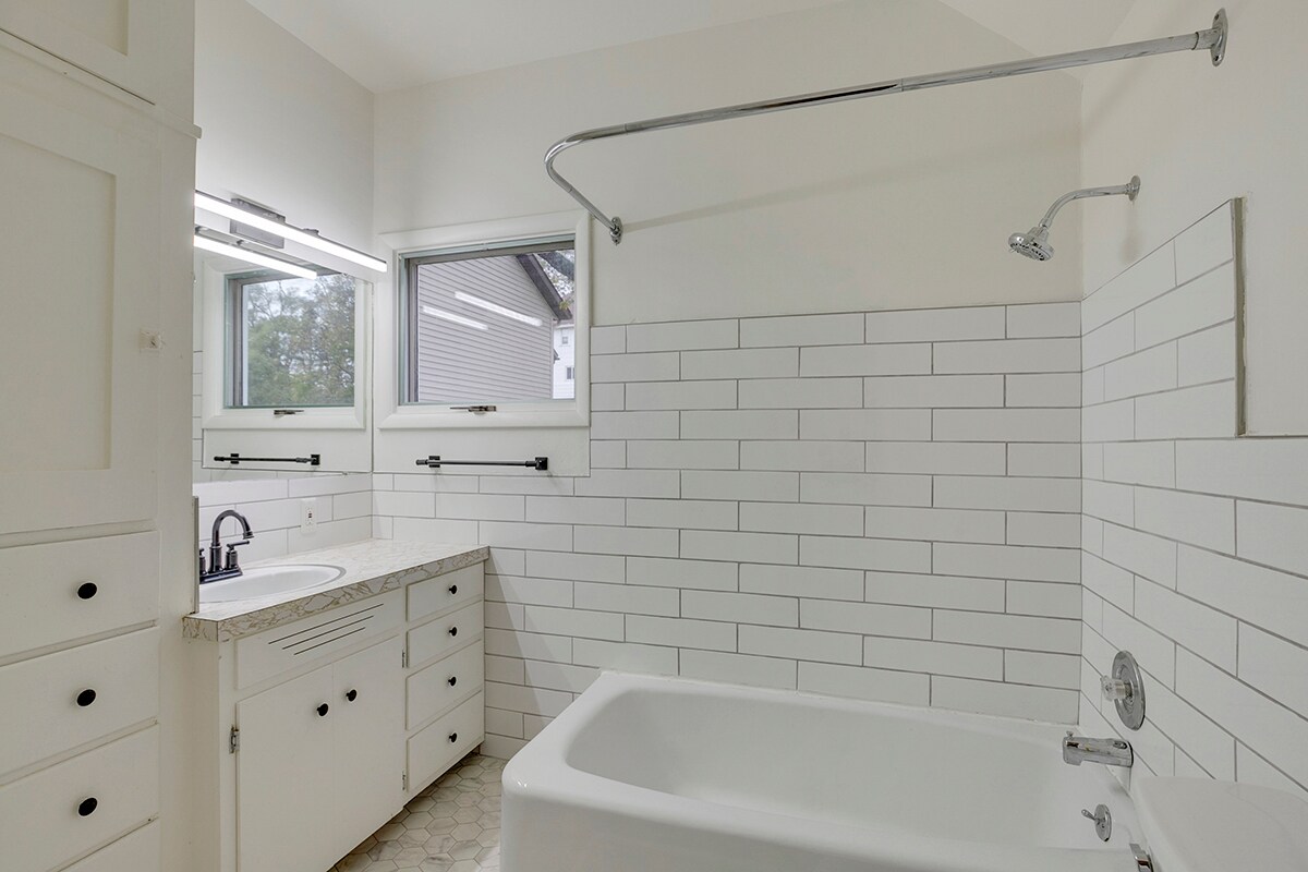 Building Photo - 1633 McDonald St NW