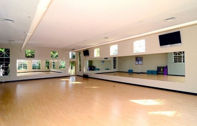 Building Photo - 5542 Metrowest Blvd