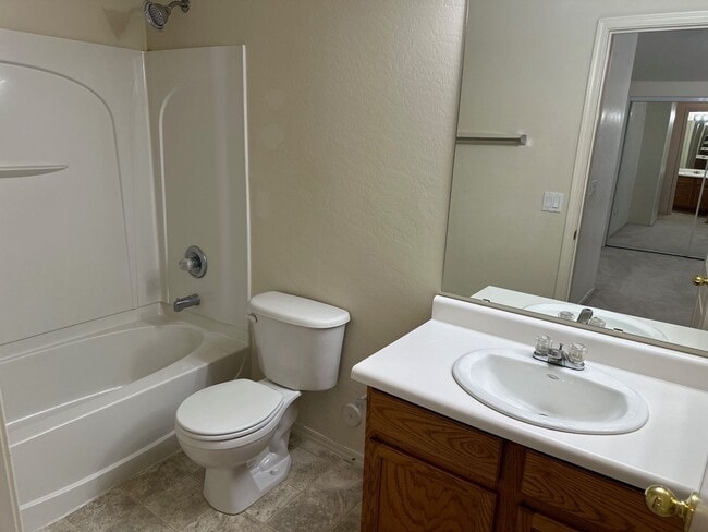 Building Photo - Comfort with Resort-Style Living 2BED/2BAT...