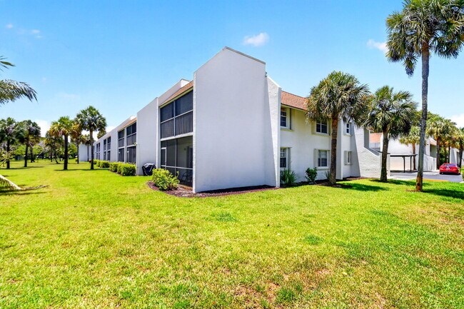 Building Photo - 2975 SW 22nd Ave
