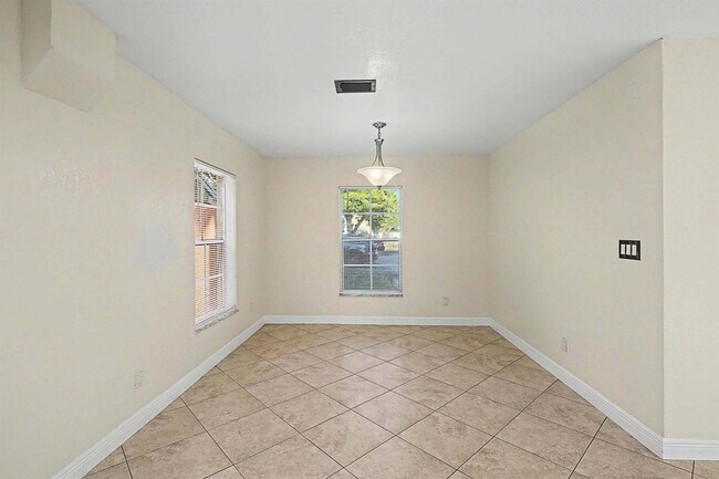 Building Photo - 5789 Woodland Point Dr